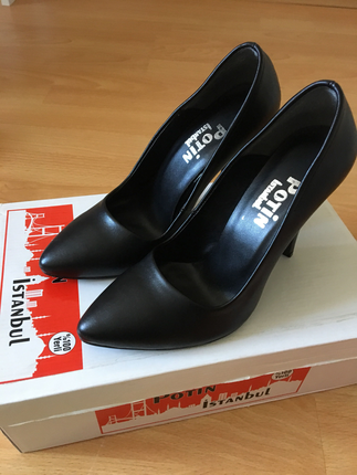 Siyah deri stiletto