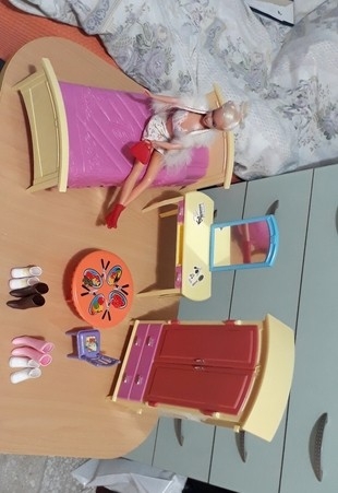 Orijinal Barbie bebek ve yatak odası takımı