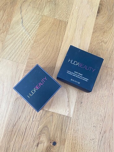 Hüda Beauty Pudra