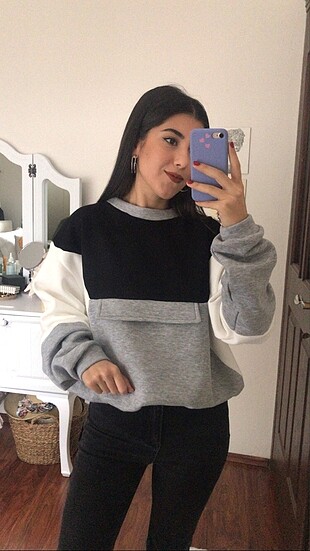 Sweatshirt