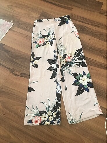 Zara Zaramodel arka bel kısmı lastıklı bol yazlık pantolon
