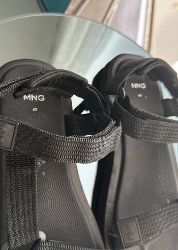 Mango ErkekSiyah Cırtcırtlı Sandalet