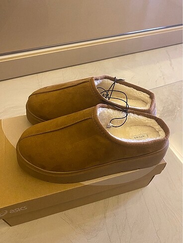 Lefties ugg terlik