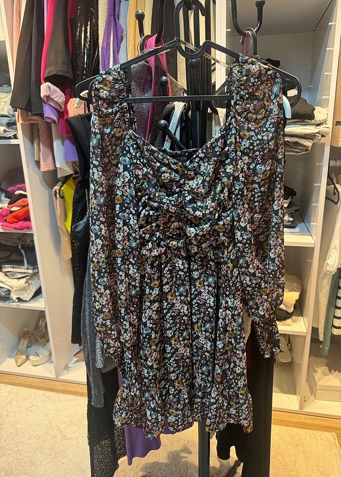 Çiçekli elbise - Görsel 4