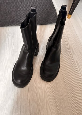 Kadın Siyah Deri Blok Topuklu Bot - Görsel 4