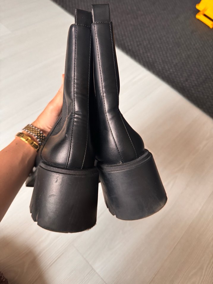 Kadın Siyah Deri Blok Topuklu Bot - Görsel 2