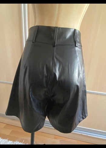 Siyah Deri Kemerli Mini Şort - Görsel 2