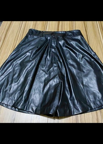 Siyah Deri Kemerli Mini Şort - Görsel 4