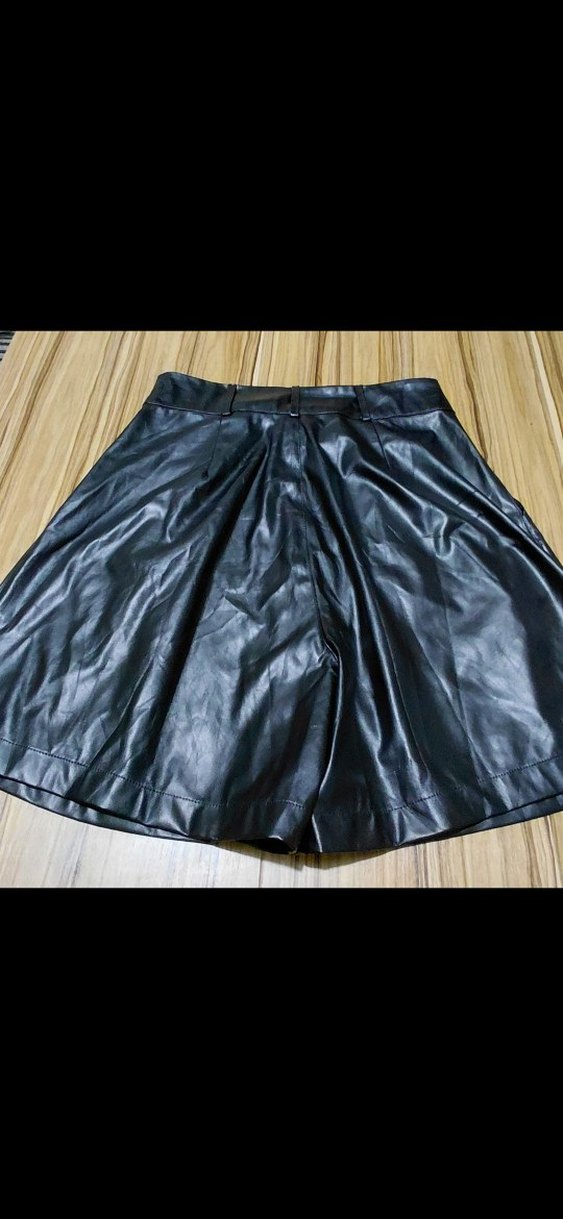 Siyah Deri Kemerli Mini Şort - Görsel 4