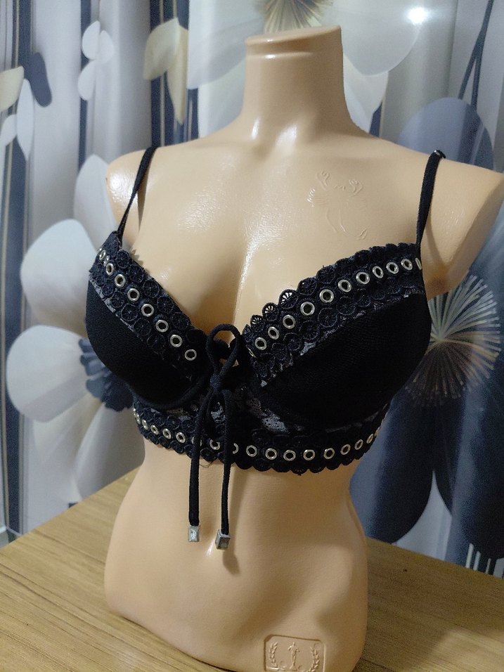 Dantel Detaylı Siyah Gotik Büstiyer - Görsel 2