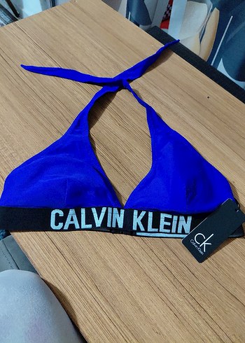 Calvin Klein 38
