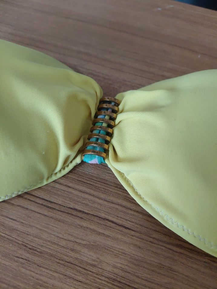 Sarı Düğmeli Strappy Bikini Üstü - Görsel 2