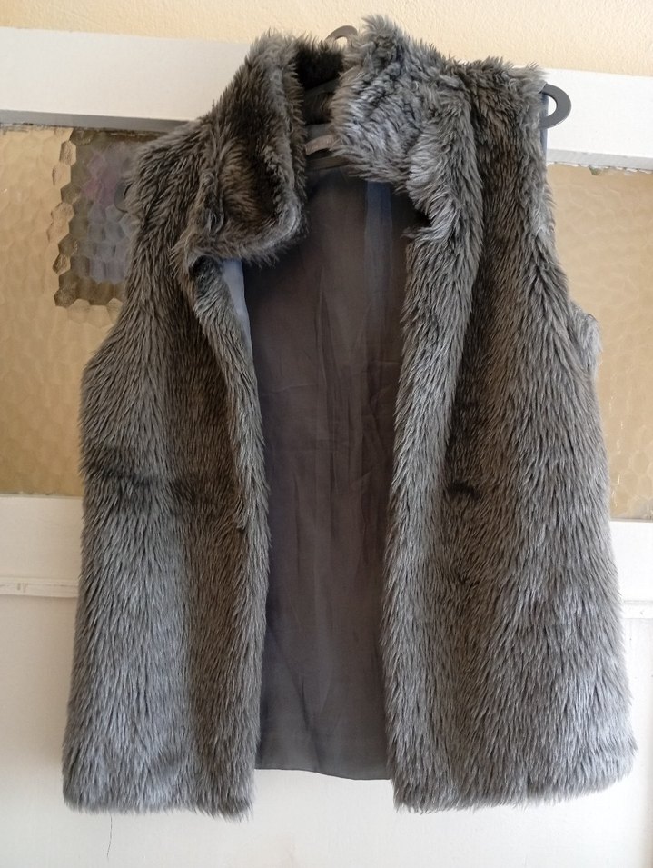 Gri Kürklü Kız Yelek - Görsel 2