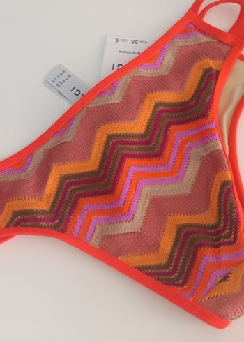 Renkli Nakışlı İnce Askılı Bikini Üstü