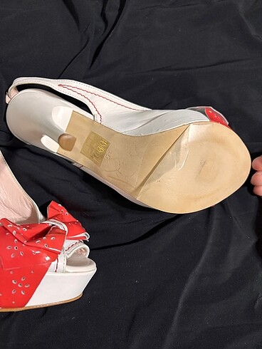 35 Beden Fiyonklu Stiletto Topuklu Ayakkabı
