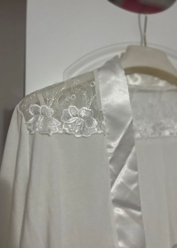 Uzun Beyaz Bohem Nakışlı Kadın Sabahlık - Görsel 4