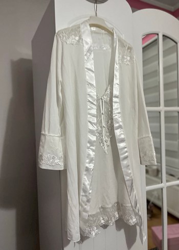 Uzun Beyaz Bohem Nakışlı Kadın Sabahlık - Görsel 2