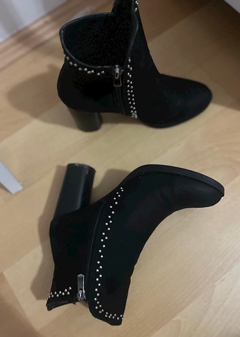 Siyah Süet Tokalı Blok Topuklu Kadın Bot - Görsel 2