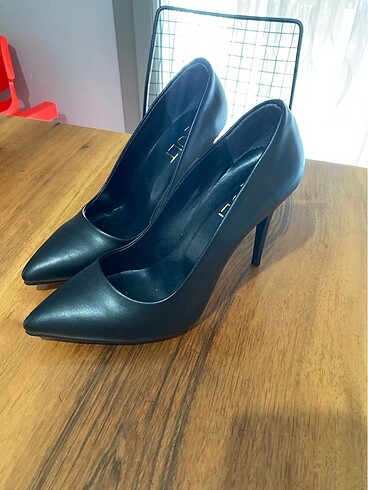 39 Beden Siyah stiletto