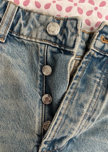 Düğmeli, Bağlama Desenli Mavi Mini Denim Şort - Görsel 3