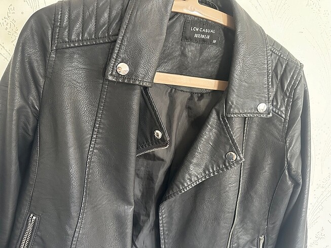 LC Waikiki Siyah deri ceket