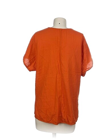 m Beden Diğer T-shirt %70 İndirimli.