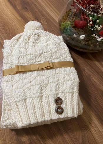 Örgü kadın Bere ve Püsküllü Atkı - Görsel 5