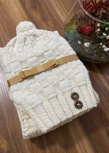 Örgü kadın Bere ve Püsküllü Atkı - Görsel 2