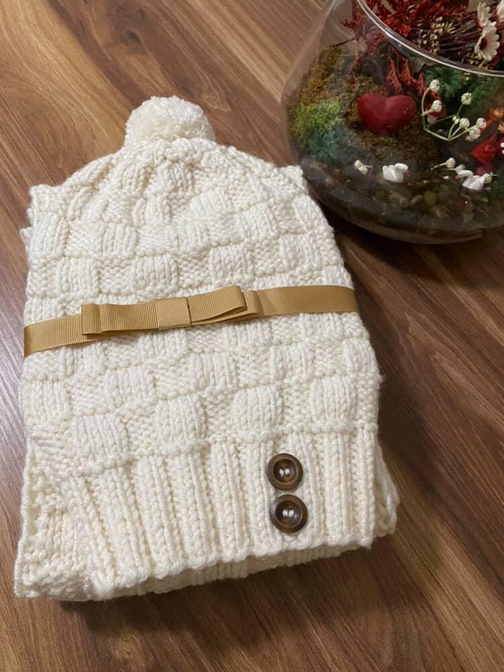 Örgü kadın Bere ve Püsküllü Atkı - Görsel 5