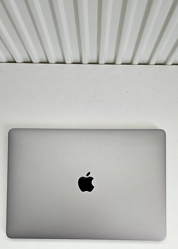 çok temiz macbook pro touchbar