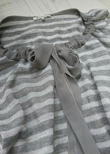 Gri Çizgili Fırfırlı bluz - Görsel 2