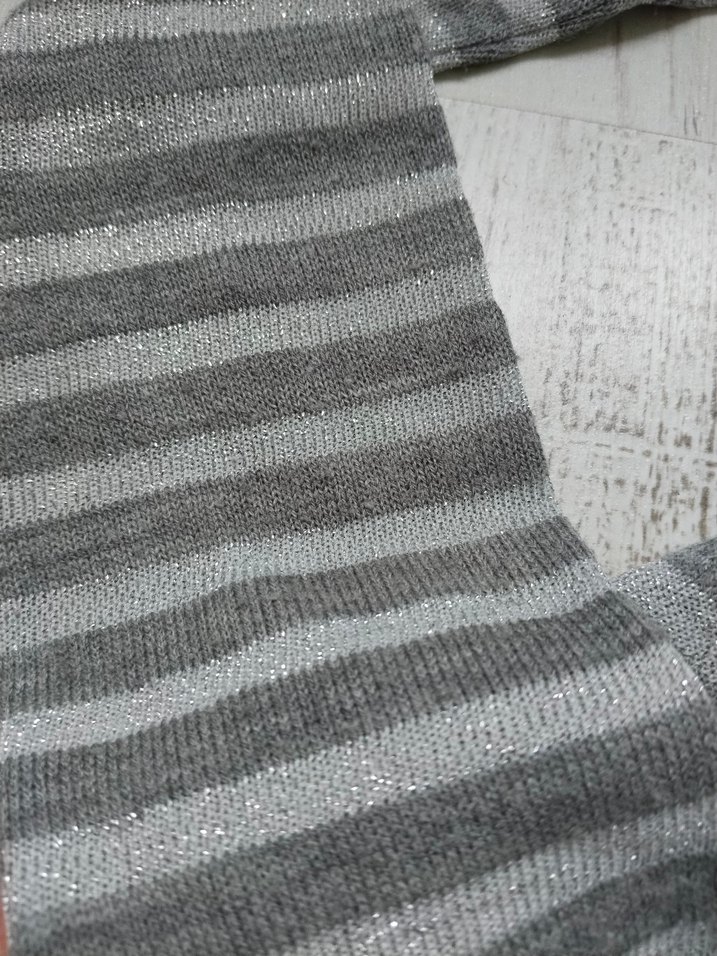 Gri Çizgili Fırfırlı bluz - Görsel 3