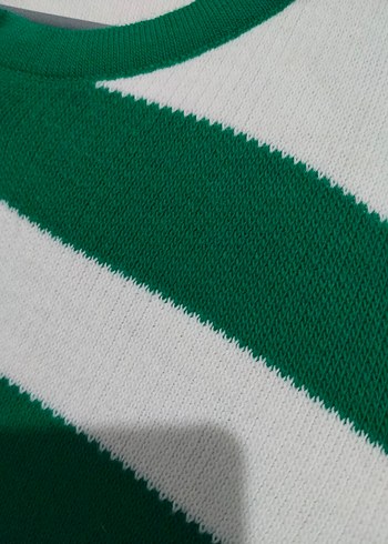 Şık düğmeli yeşil beyaz çizgili kışlık hırka - Görsel 2