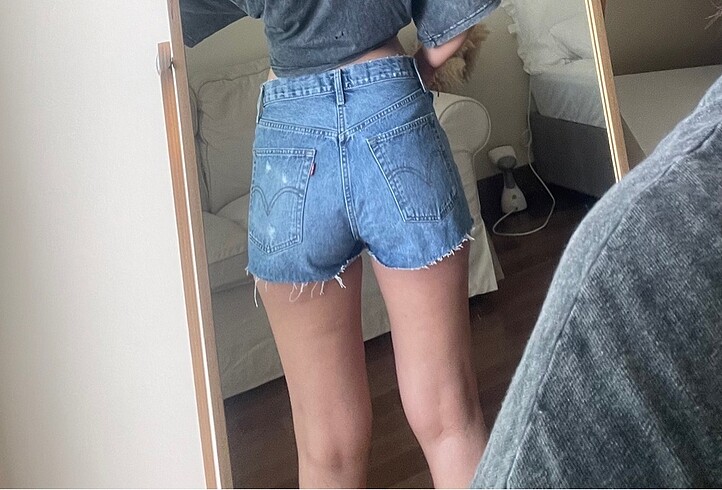 38 Beden mavi Renk Levis kot şort