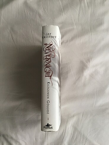  Beden Nevernight Cilt1