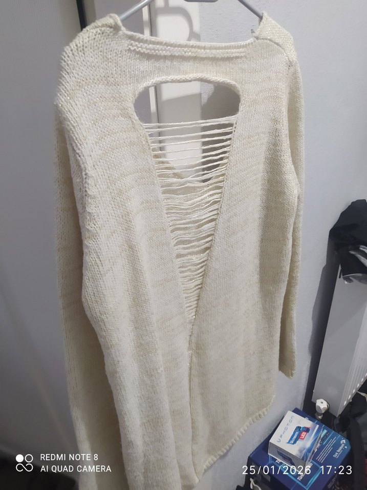 Beyaz V Yaka Örgü Kadın Kazak - Görsel 2