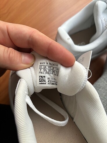38,5 Beden beyaz Renk Adidas orijinal spor bayan ayakkabısı