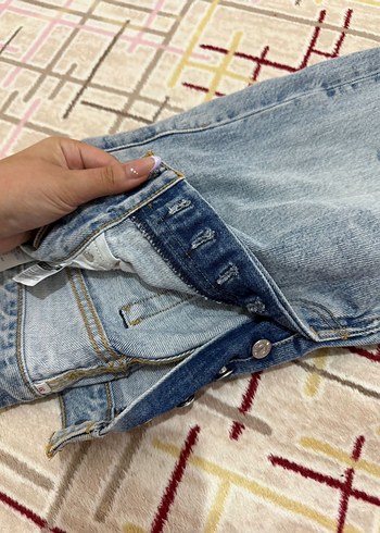 Levis Regular Fit Yırtık Detaylı Midi Boy Kadın Kot Pantolon