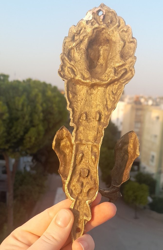 Antika pirinç askılık Aslan başı - Görsel 4