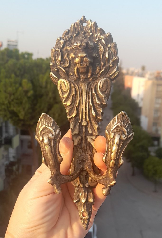 Antika pirinç askılık Aslan başı - Görsel 2