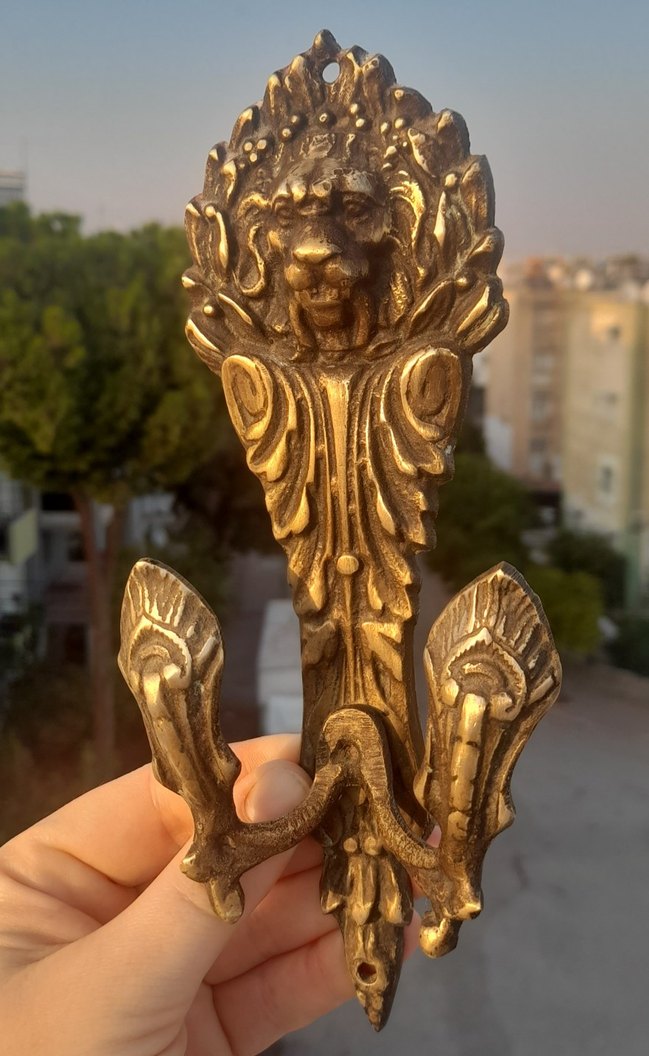 Antika pirinç askılık Aslan başı - Görsel 3