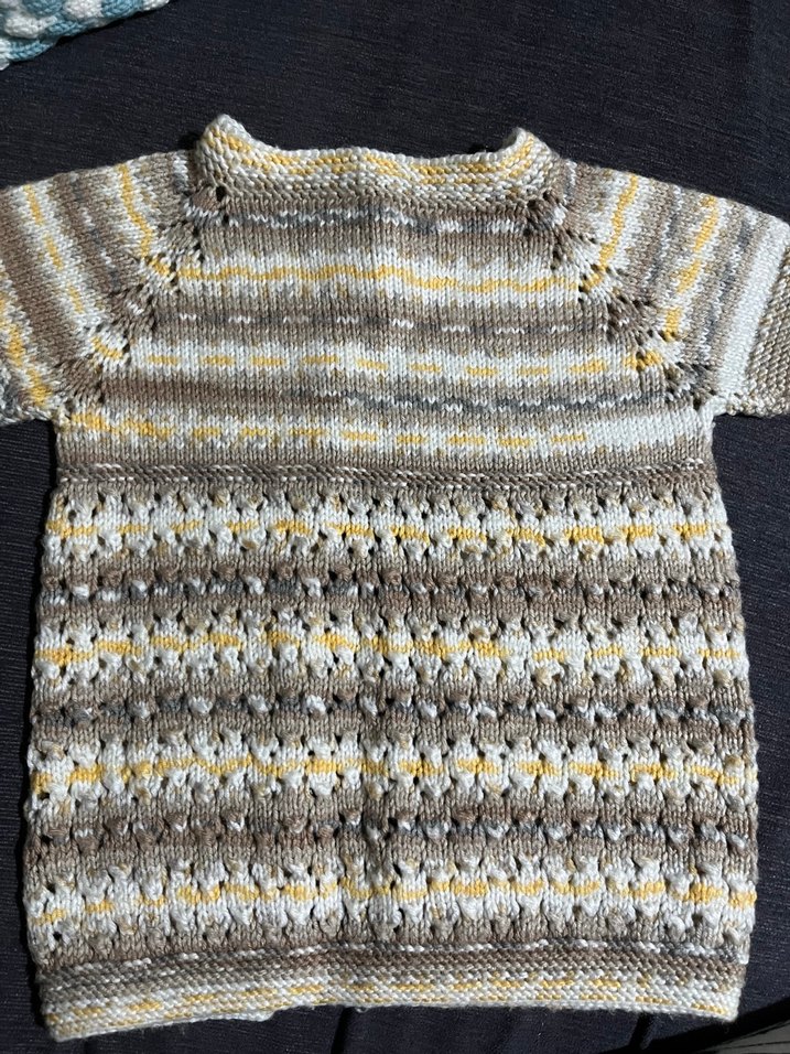 Düğmeli, Örgü Desenli Bej Bebek Hırkası - Görsel 3