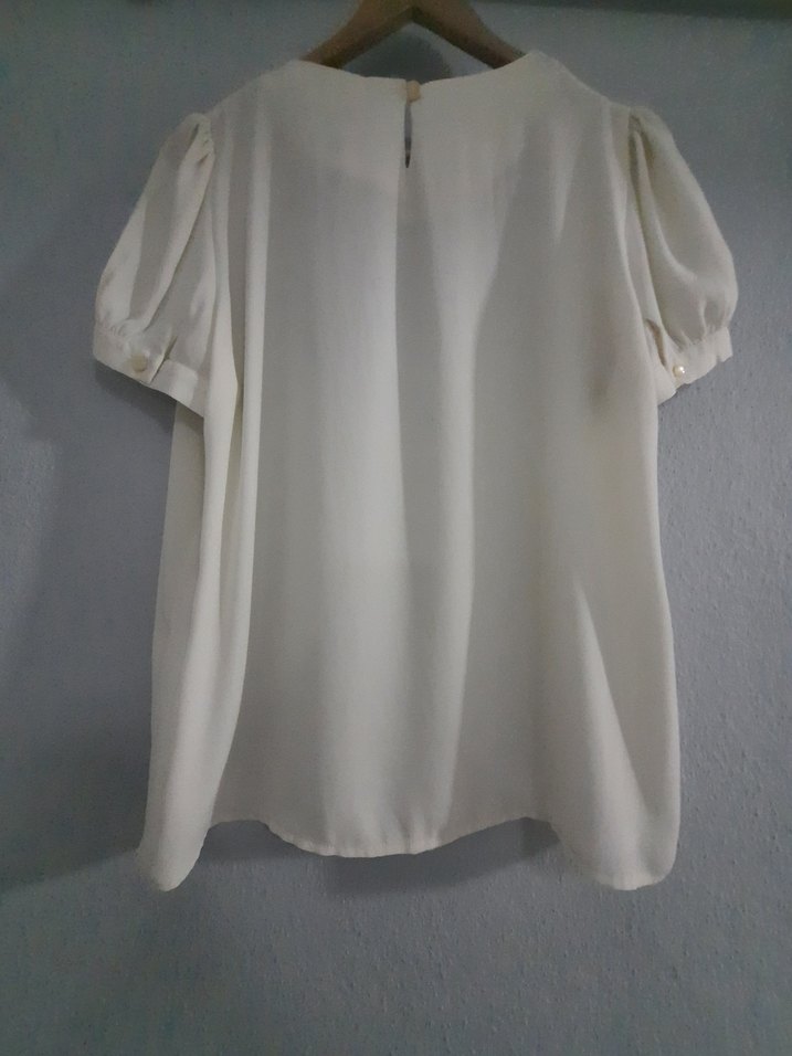 Kısa Kollu, Yakalı, Fırfırlı Beyaz Bluz - Görsel 3