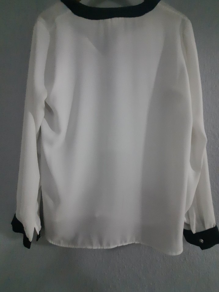 V Yaka Siyah Detaylı Beyaz Kadın Şifon Gömlek - Görsel 2