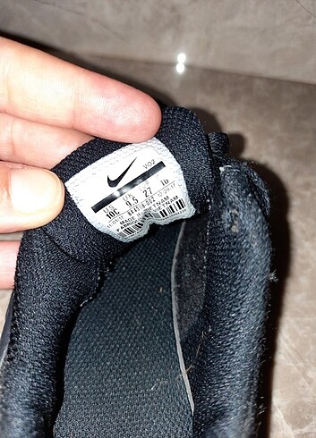 27 Beden siyah Renk Nike erkek çocuk ayakkabı 