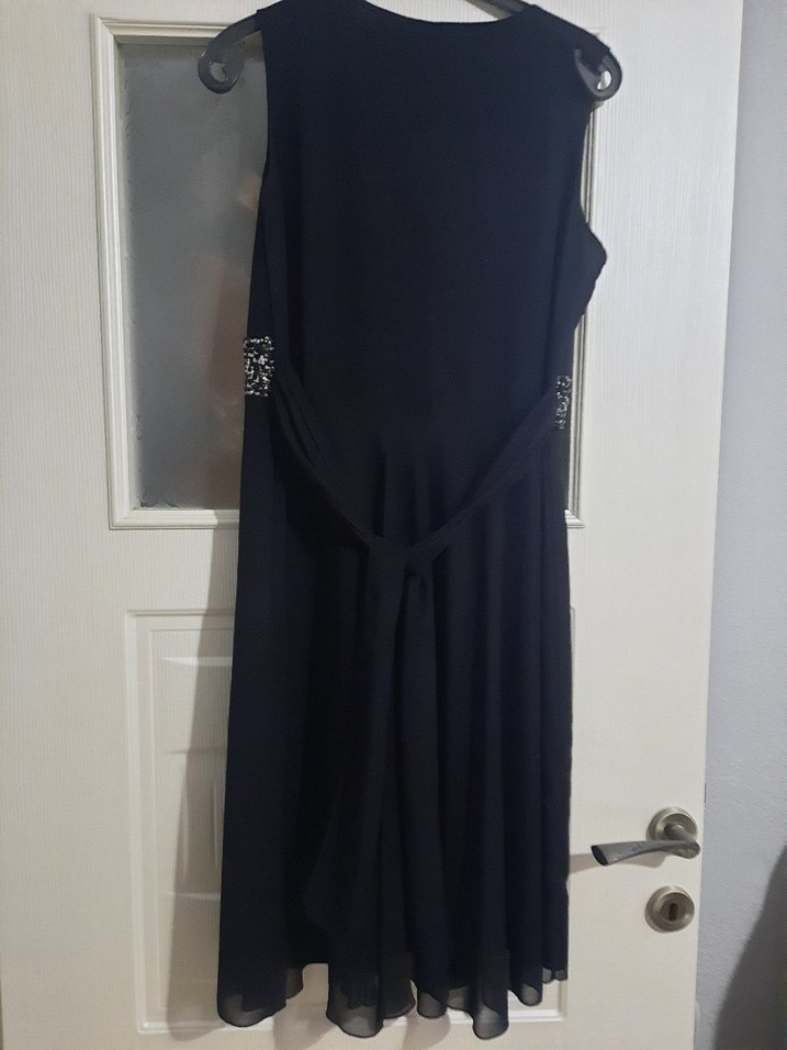 Siyah Parlak Kemerli V Yakalı Midi Elbise - Görsel 3