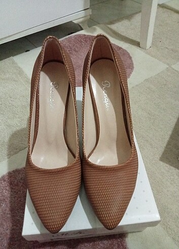 Kahve şık stiletto