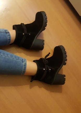 siyah süet bot 