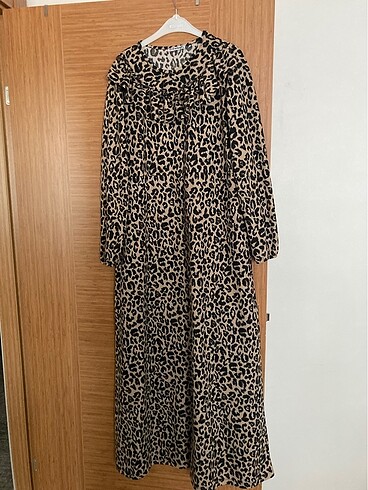 leopar desenli elbise