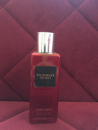 Victoria s Secret Aranan vs vucut spreyi